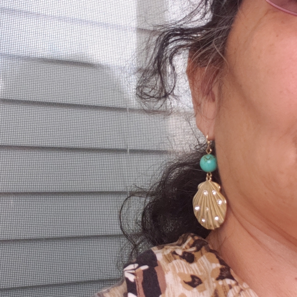 Gorgeous Earring - Picture 6 of 7
